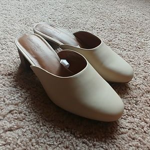 Sale. Madewell Style Mules. Looks high end.